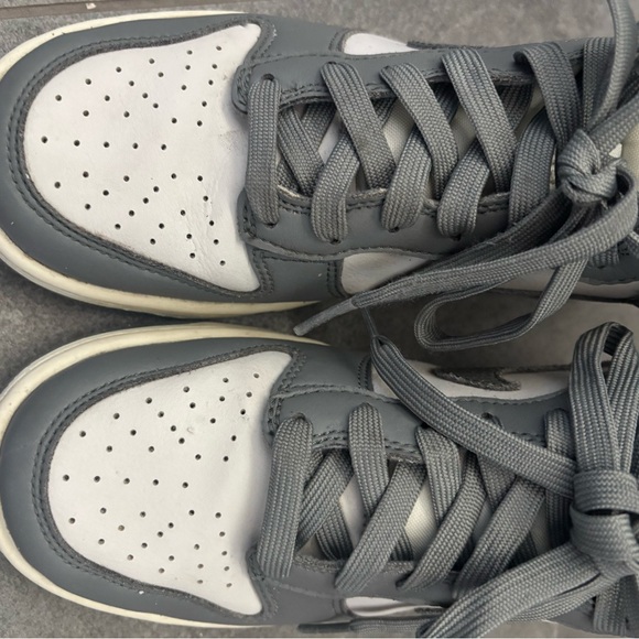 NIKE DUNK size 6.5 youth very very lightly used worn twice can fit women 7.5-8 - Picture 8 of 9